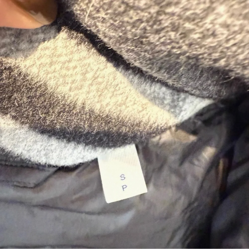 Burberry Black Puffer Jacket - Picture 3 of 8